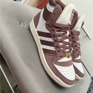 Size 8.5 woman’s high top adidas